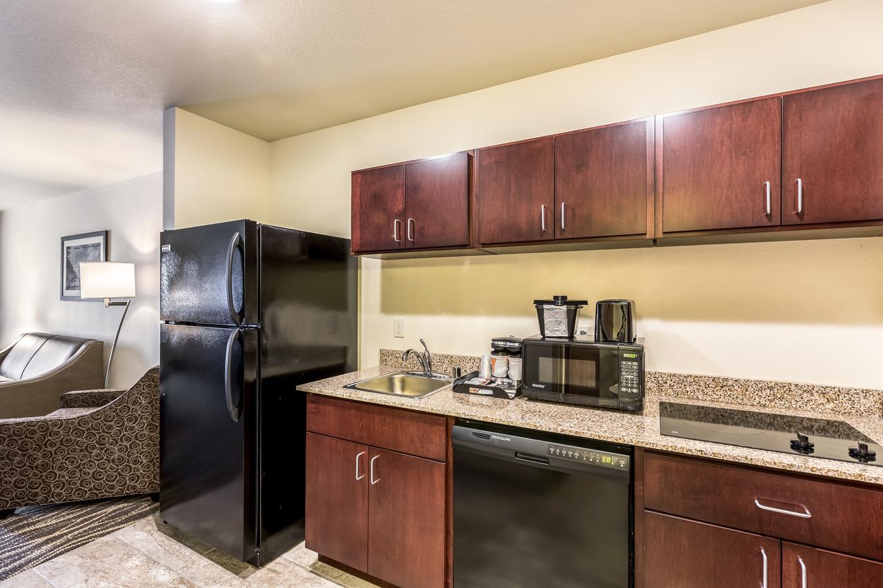 Cobblestone Hotel & Suites Hartford エクステリア 写真