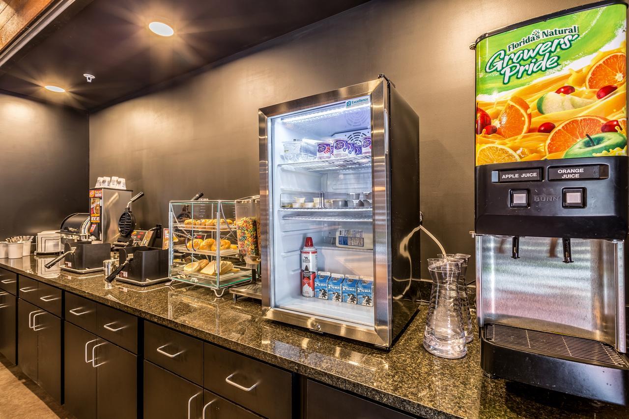 Cobblestone Hotel & Suites Hartford エクステリア 写真
