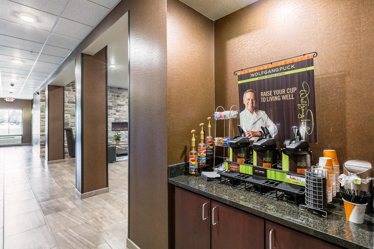 Cobblestone Hotel & Suites Hartford エクステリア 写真
