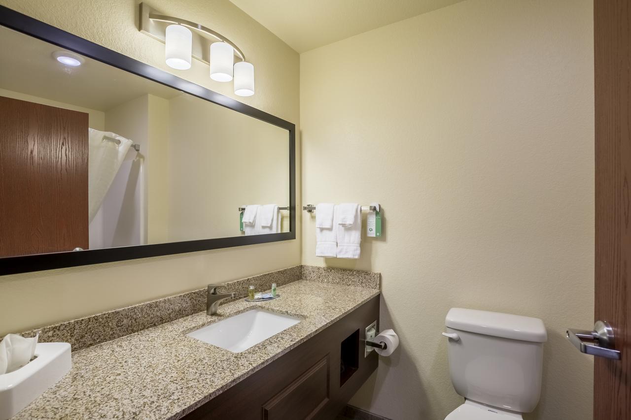 Cobblestone Hotel & Suites Hartford エクステリア 写真