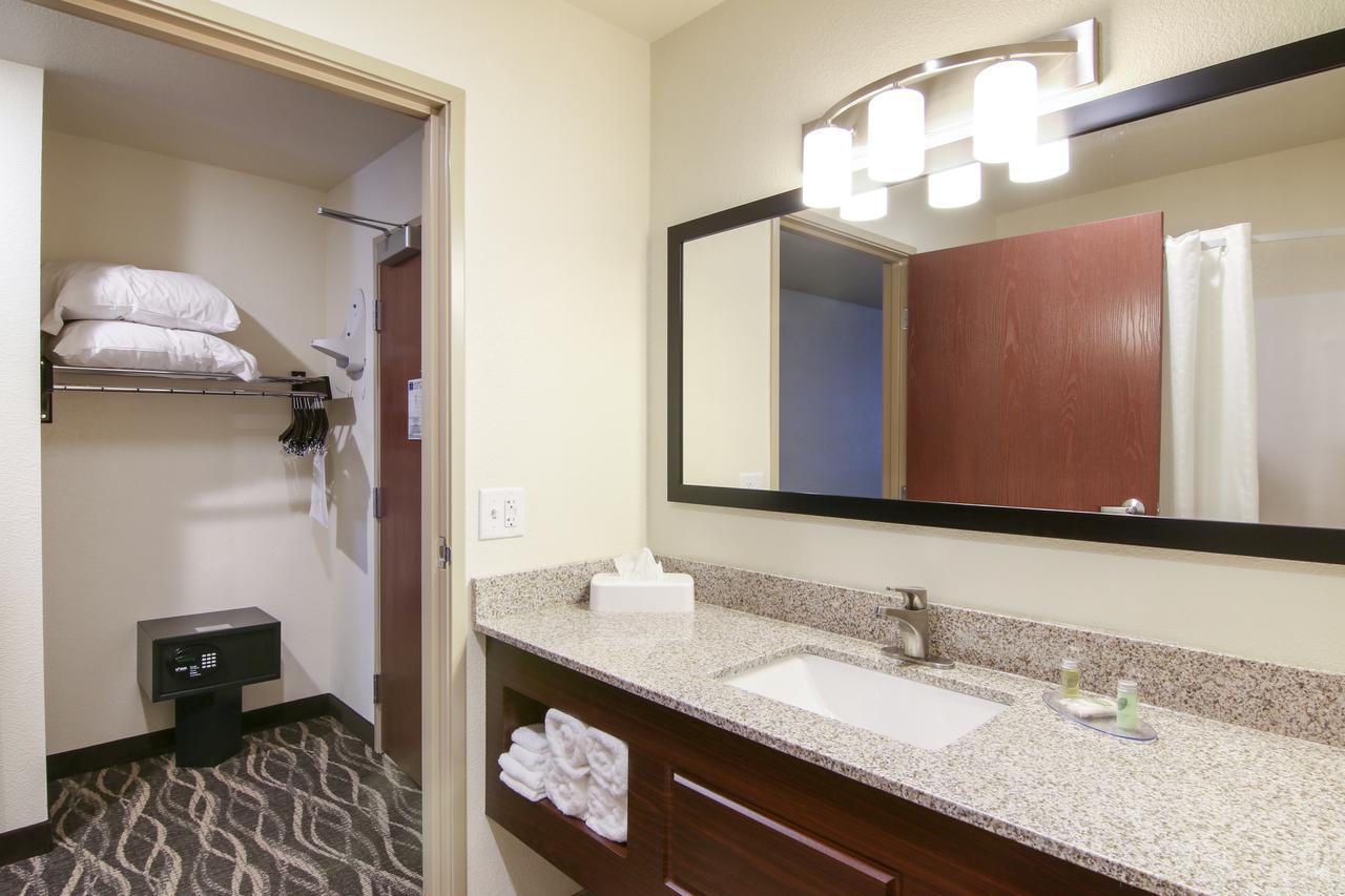 Cobblestone Hotel & Suites Hartford エクステリア 写真