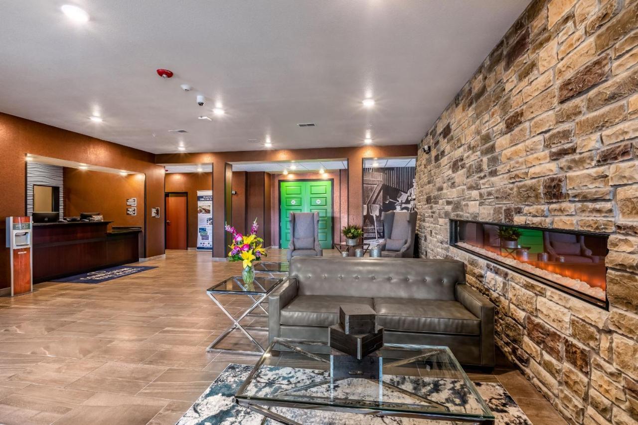 Cobblestone Hotel & Suites Hartford エクステリア 写真
