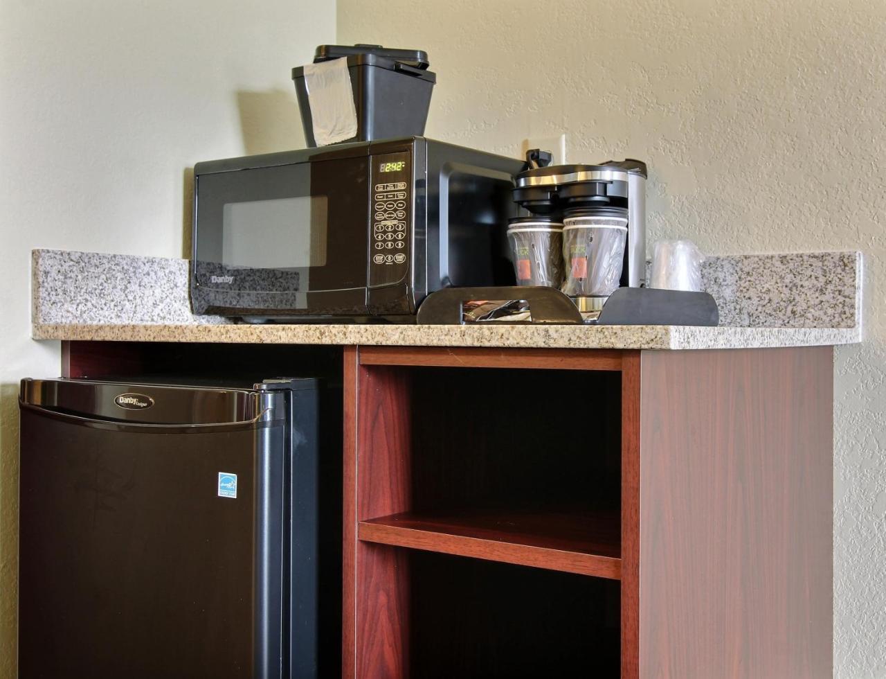Cobblestone Hotel & Suites Hartford エクステリア 写真