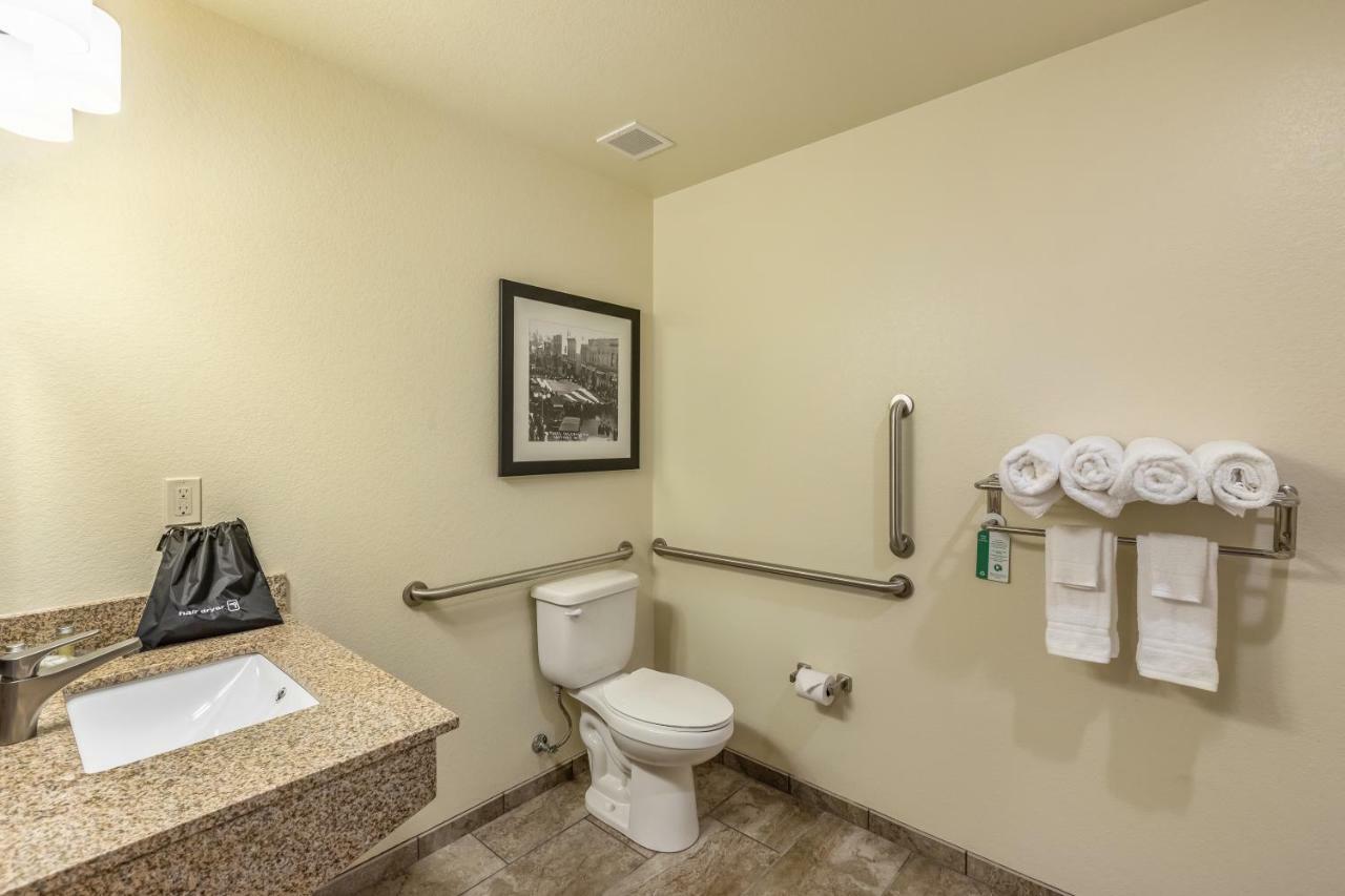 Cobblestone Hotel & Suites Hartford エクステリア 写真