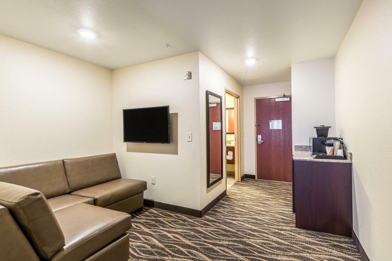 Cobblestone Hotel & Suites Hartford エクステリア 写真